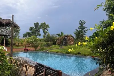 Image de Khet - A Rural Farmstay in Jagdalpur Pool, Waterfall, Treehouse & Open Kitchen