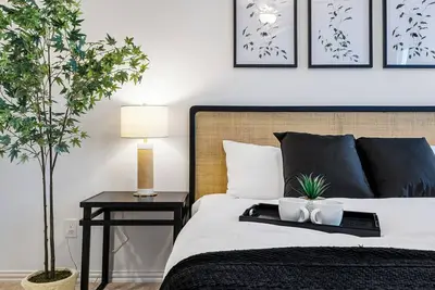 Image de Lux New Build, King Bed, Roku TVs, Patio