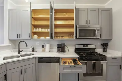 Golden! Sleeps 8 / 2. 5 Bath Townhome