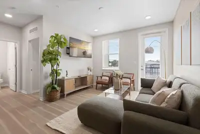 Image de Beachside Paradise, 10 Min to Beaches + Pool/Gym