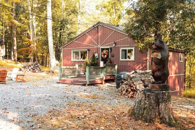 Image de Wild Creek Cabin – Hot Tub, Fire Pit & Resort Access