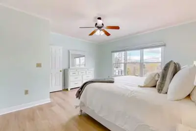 Image de 10th Tee Box Townhome w/ 3 balconies + Pool, Trail