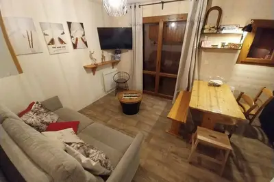 Image de À 280m des pistes de ski, Rez-de-chaussée, balcon, parking, télévision, casier à ski, 22m², Valloire
