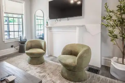 Image de Charming townhome in central Columbus, Childrens Hospital, Olde towne east, pets