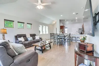 Image de Pool Access + Private Yard: Family Home in Kyle!