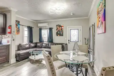 Image de Walk to EaDo Nightlife! Dog-Friendly Houston Haven