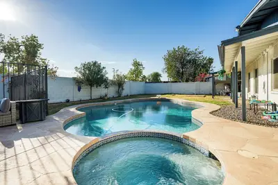 Image de Mesa Oasis w/ Diving Pool By Spring Training, Dtwn