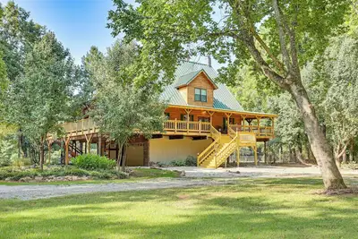 Image de Creek Access, Games: Family-Friendly Royal Retreat