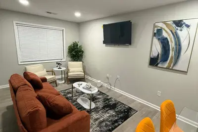 Image de Uptown Modern Escape - 4bd/2ba