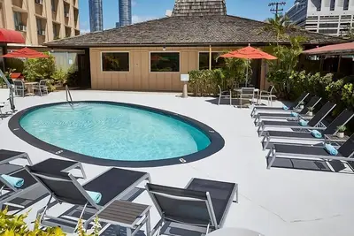 Image de Family Retreat! 3 Great Units with Onsite Pool, Near Great Lawn