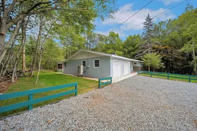 Image de New! Private Charming Country Estate!