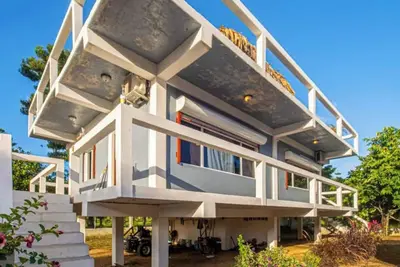 Image de Charming apt with rooftop palapa bar & splash pool