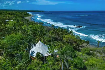 Image de 2-Bedroom Beachfront Bungalow in Playa Junquillal