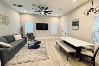 Image de Modern & Brand New Near Downtown & Rodeo