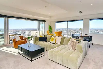 Image de Pacific Horizon - Luxury Sky Suite • 19th Floor City Views