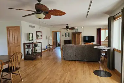 Image de Terrific 2-bedroom house in Marlette both units