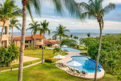 Image de Oceanfront Penthouse with Beach Club Access in Punta Mita