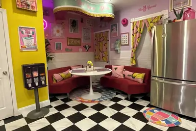 Image de Life Size Doll House 4 bedroom 2. 5 bathroom