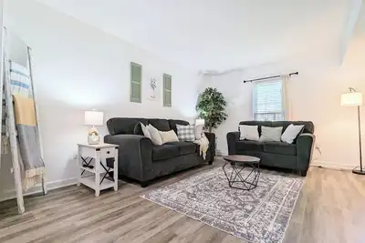 Image de Family & Dog Friendly  4b-Home with Fenced Backyard