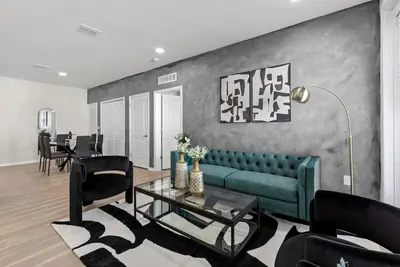 Image de Luxury Seaside Getaway w/ Pool, Gym + Free Parking