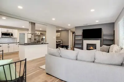 Image de Charming 3+-bedroom home in balloon capital of the world Albuquerque.