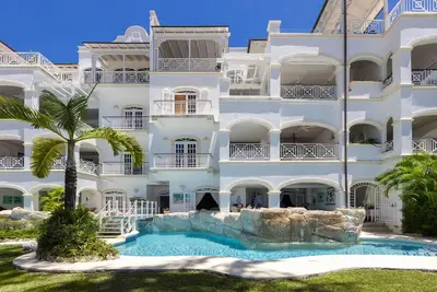 Image de One Old Trees | Beach Front - Located in  Magnificent Saint James with Private Pool