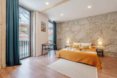 Image de Azulejo Garden Studios for 19 guests by HostWise