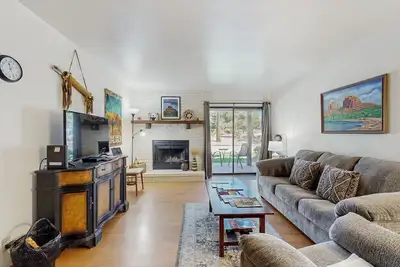 Image de Experience Sedona Serenity — A Family-Friendly Condo with Stunning Mountain View