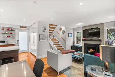 Image de Summer 2026 construction discount - special rates included. Multi level privacy.