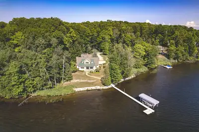 Image de All-Season Sunroom! Group Getaway on Hamlin Lake