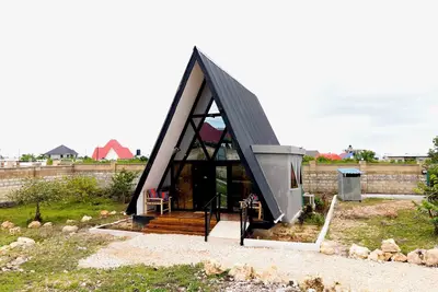 Image de Eco A-Frame Retreat • 2 Queen Beds • Near Nungwi