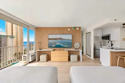 Image de Newly Innovated Oceanview Beach Condo | Sauna Pool