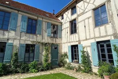 Image de Entre Champagne et Bourgogne, maison de famille avec piscine.