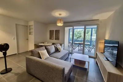 Image de Appartement moderne avec piscine, climatisation et parking à Cavalaire-sur-Mer