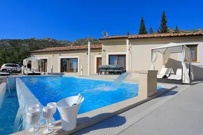 Image de Amazing villa with swimming pool and fitness room