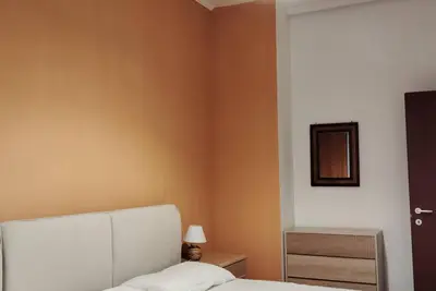 Image de Spacious one-bedroom apartment with balcony steps from the harbor and beaches