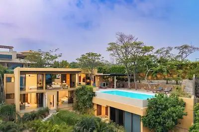 Image de Wake Up to Ocean Views, Lounge by Your Private Pool, and Watch the Sunset