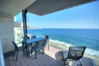 Image de Charming, modern 3 bedroom seafront
