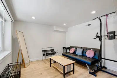 Image de 2br Lower Unit w/ Hot Tub | Steps from Green Lake