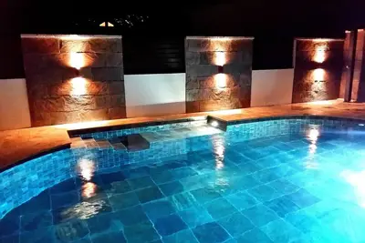 Image de Maison avec piscine et grande terrasse à 5 mn d'une belle plage de sable noir