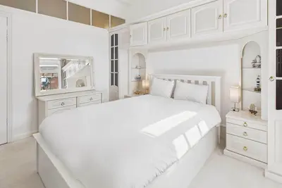 Image de Host & Stay | 27 Metropole Towers