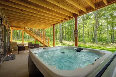 Image de Beautiful Lake Area Home w/ Hot Tub