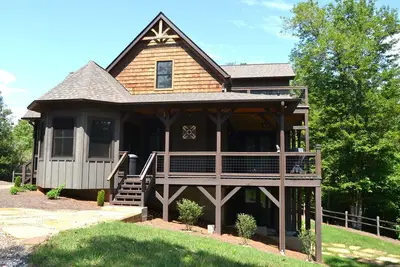 Image de Golden Grove Cabin -  5-bedroom Mountain Home with Fire Pit, Decks and Privacy