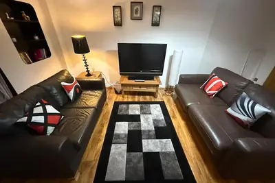 Image de Cozy Stay for Lovers in City Center, easily accessible to all amenities.