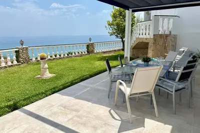 Image de Appartement 'Clementina Garden' avec vue sur la mer, Wi-Fi et climatisation