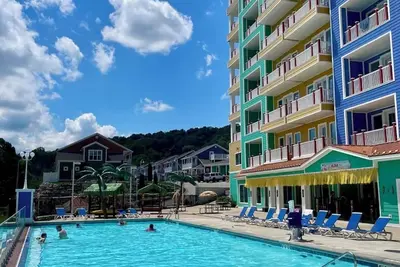 Image de Branson's Nantucket Resort with beautiful views of Table Rock Lake.