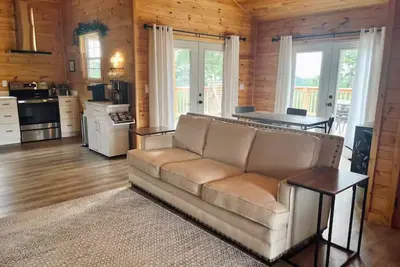 Image de Charming 3-Bedroom Cabin With View!