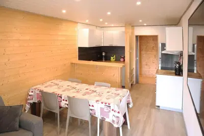 Image de 100m du centre station, 1er étage, terrasse, télévision, casier à ski, 40m², Les Orres