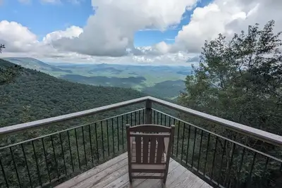 Image de Cliffside cabin with overlook of Blue Valley