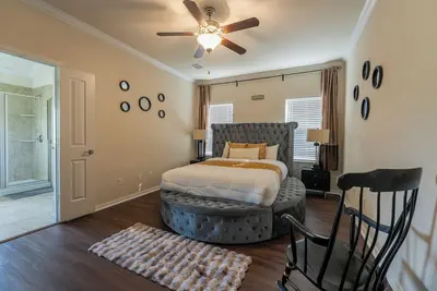 Image de 5-bedroom house + trampoline +bouncing house + living room for gathering of 30+